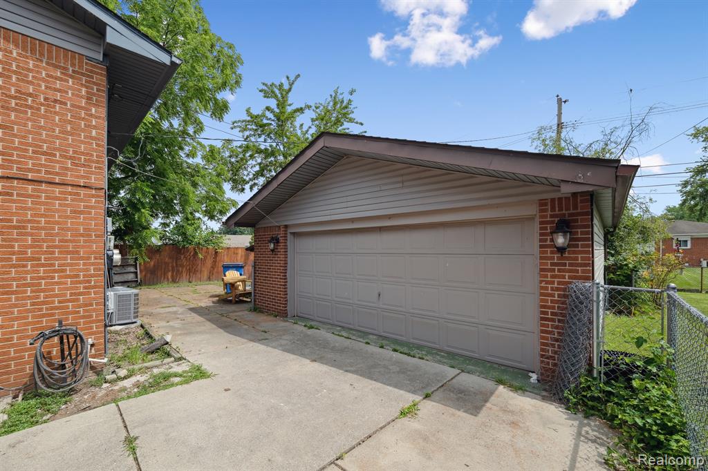 Rockwood, Michigan 48173, United States, 3 Bedrooms Bedrooms, ,2 BathroomsBathrooms,Residential,Active,193237