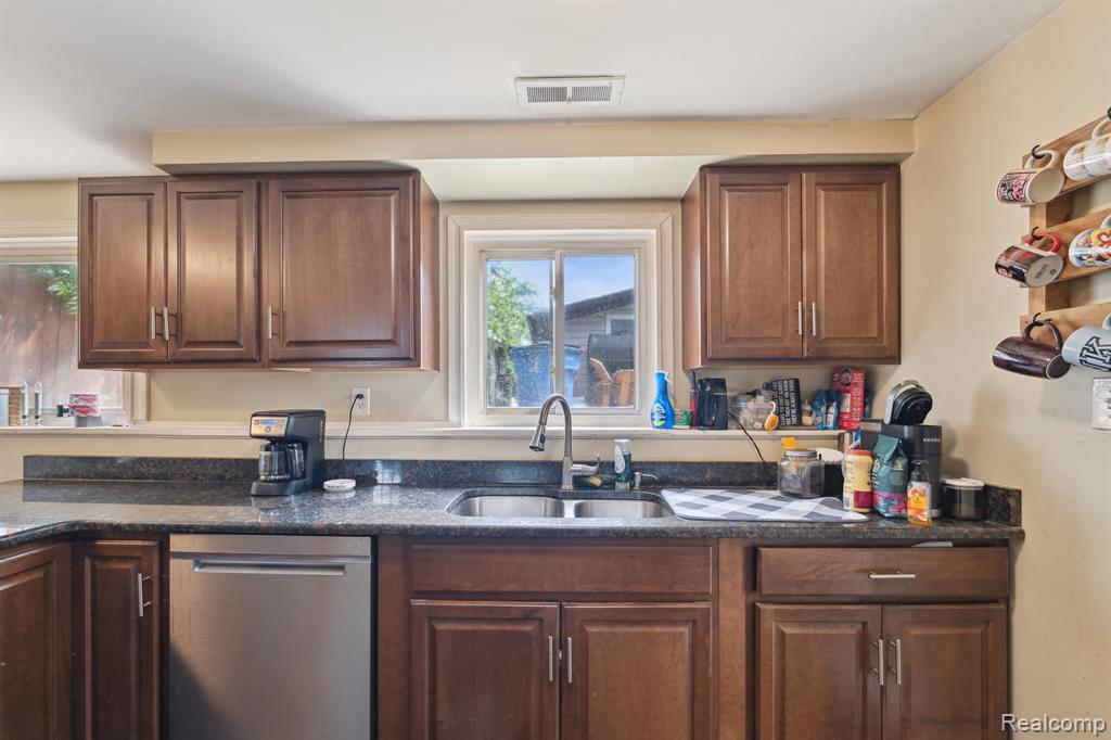 Rockwood, Michigan 48173, United States, 3 Bedrooms Bedrooms, ,2 BathroomsBathrooms,Residential,Active,193237