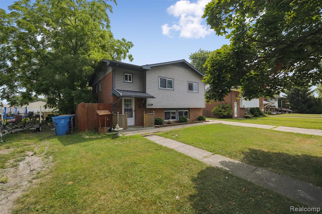 Rockwood, Michigan 48173, United States, 3 Bedrooms Bedrooms, ,2 BathroomsBathrooms,Residential,Active,193237