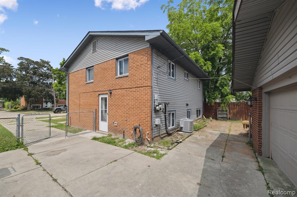 Rockwood, Michigan 48173, United States, 3 Bedrooms Bedrooms, ,2 BathroomsBathrooms,Residential,Active,193237