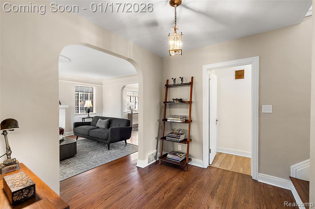 15716 Rosemont Avenue