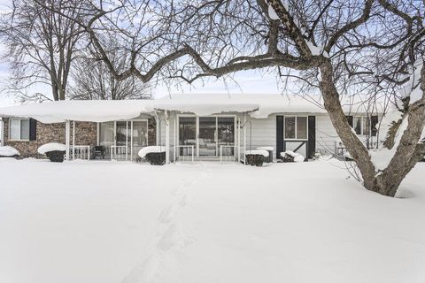 Photo of 5646 Leisure S Drive, Grand Rapids, MI 49548 (MLS # 70513933)