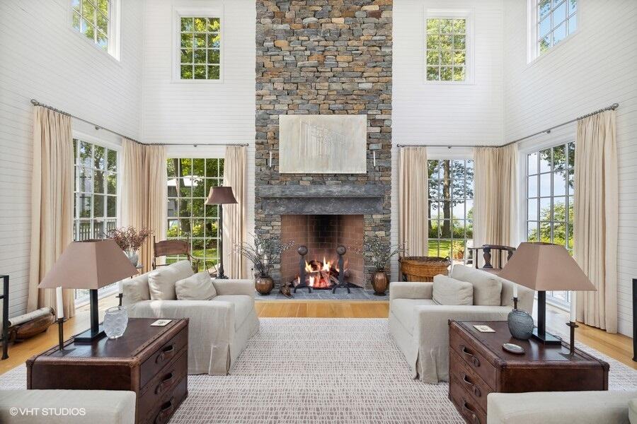 15360 Lakeshore Road