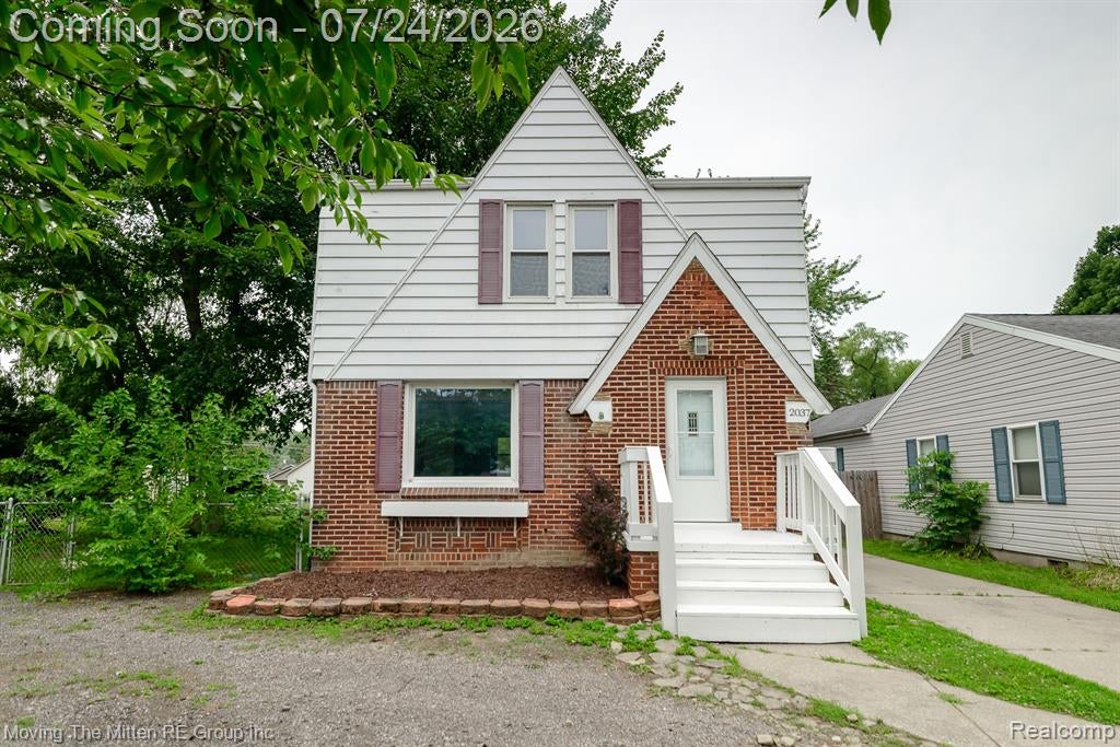 2037 Vivian Road