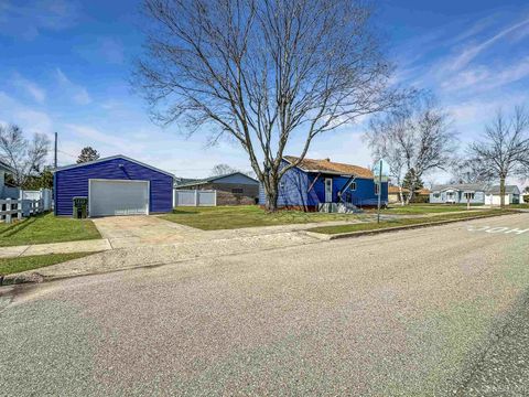 Photo of 2101 S 5th Avenue, Escanaba, MI 49829 (MLS # 50204636)