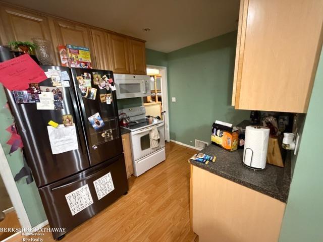 Roseville, Michigan 48066, United States, 3 Bedrooms Bedrooms, ,1 BathroomBathrooms,Residential,Active,243027