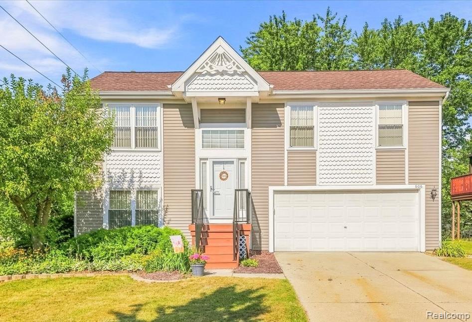 606 Thornhill Court