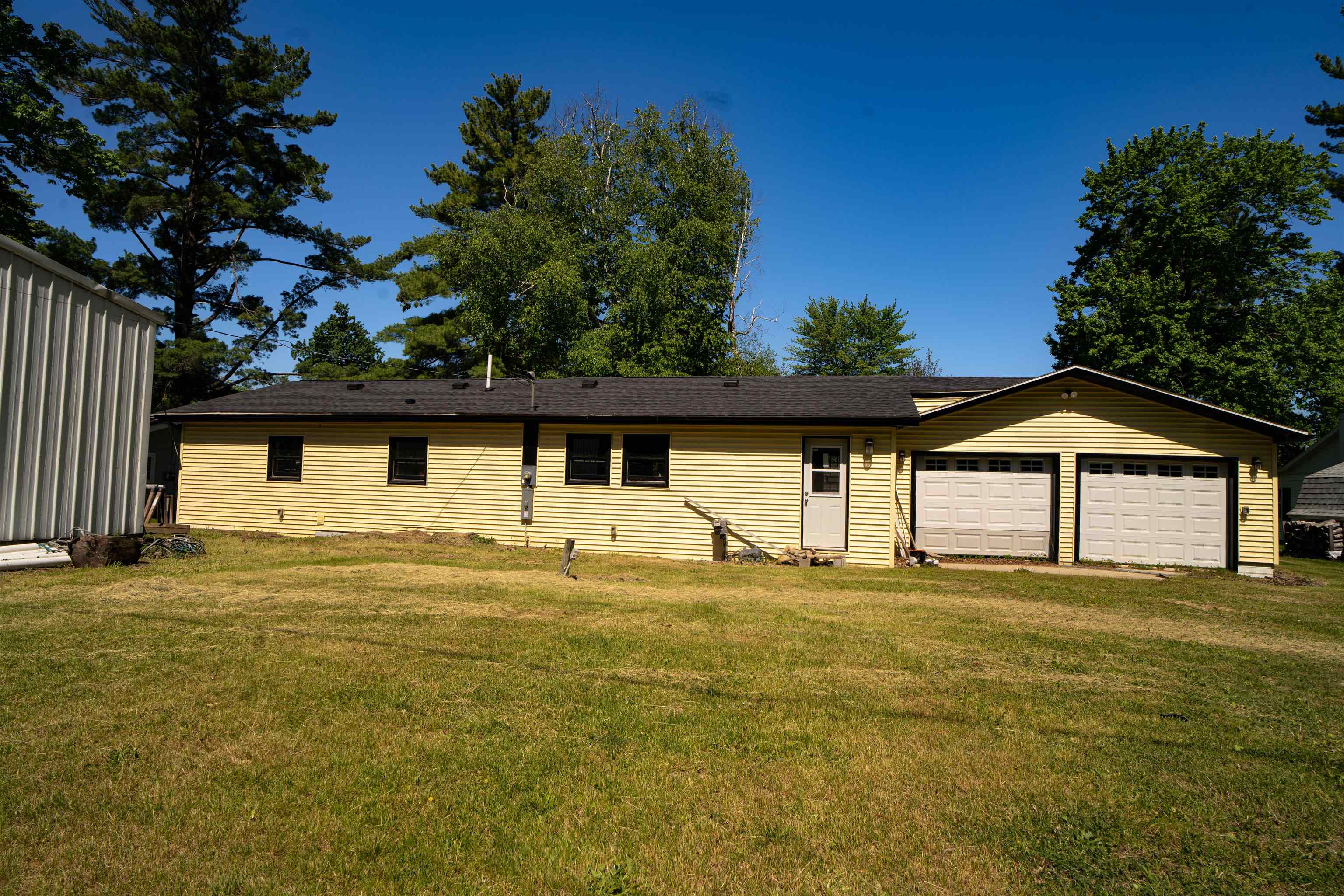 3185 Lakeshore Drive