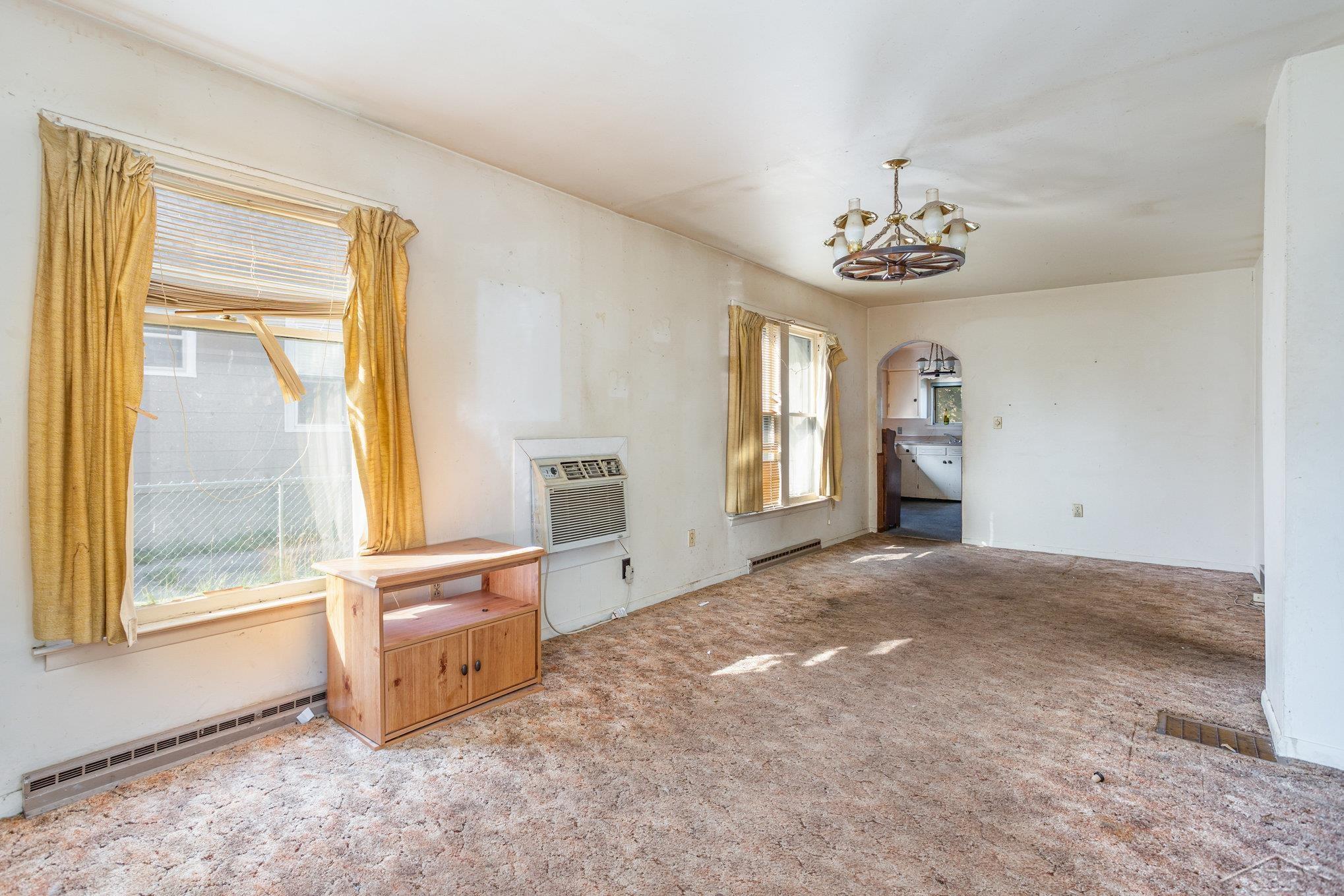 Saginaw, Michigan 48602, United States, 2 Bedrooms Bedrooms, ,1 BathroomBathrooms,Residential,Pending,210998