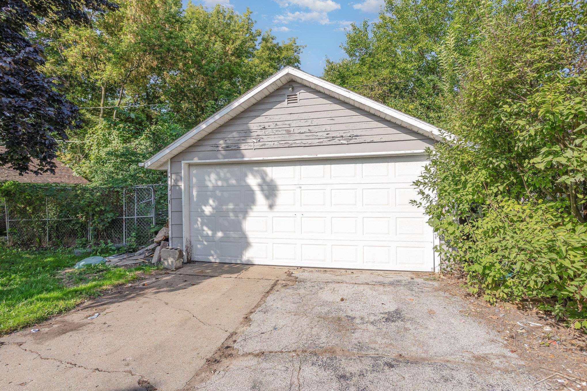 Saginaw, Michigan 48602, United States, 2 Bedrooms Bedrooms, ,1 BathroomBathrooms,Residential,Pending,210998