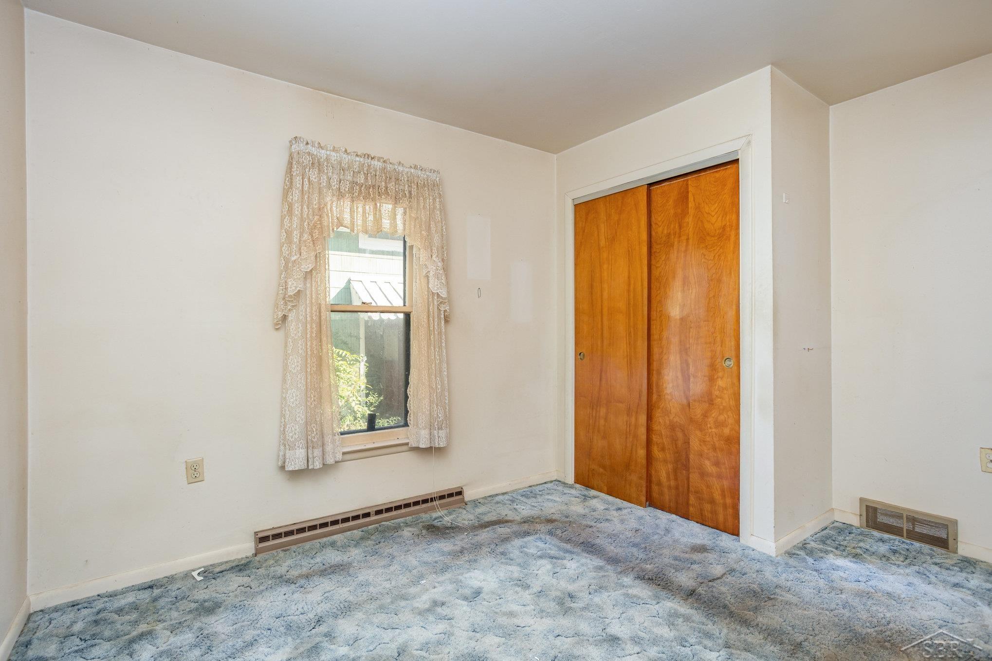 Saginaw, Michigan 48602, United States, 2 Bedrooms Bedrooms, ,1 BathroomBathrooms,Residential,Pending,210998