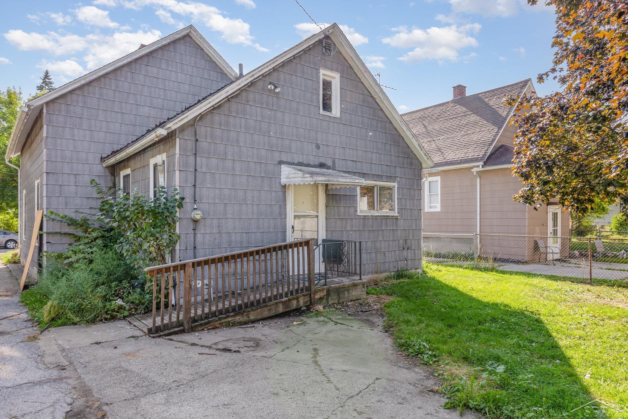 Saginaw, Michigan 48602, United States, 2 Bedrooms Bedrooms, ,1 BathroomBathrooms,Residential,Pending,210998