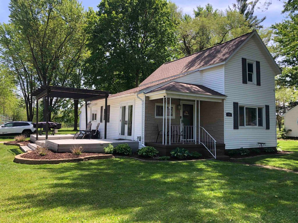 Photo of 234 N UNION Street, Shepherd, MI 48883 (MLS # 50208961)