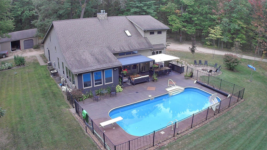Photo of 2661 W North County Line Road, Farwell, MI 48622 (MLS # 50226023)