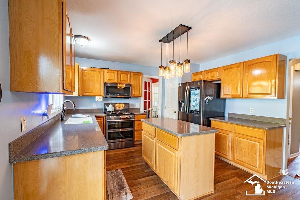 6829 Pine Creek Court