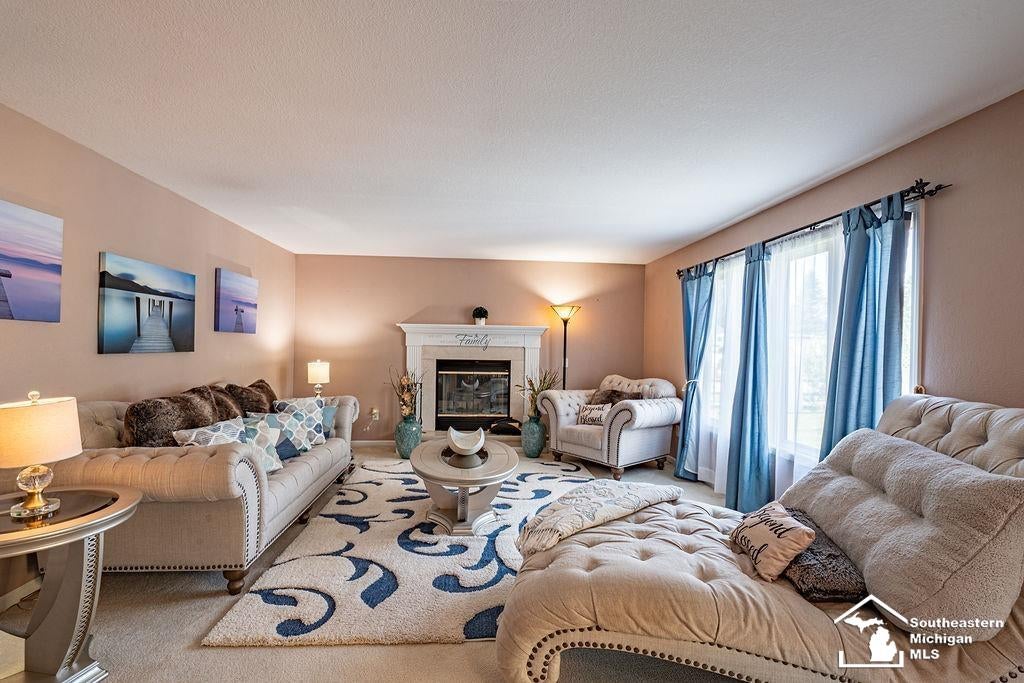 6829 Pine Creek Court