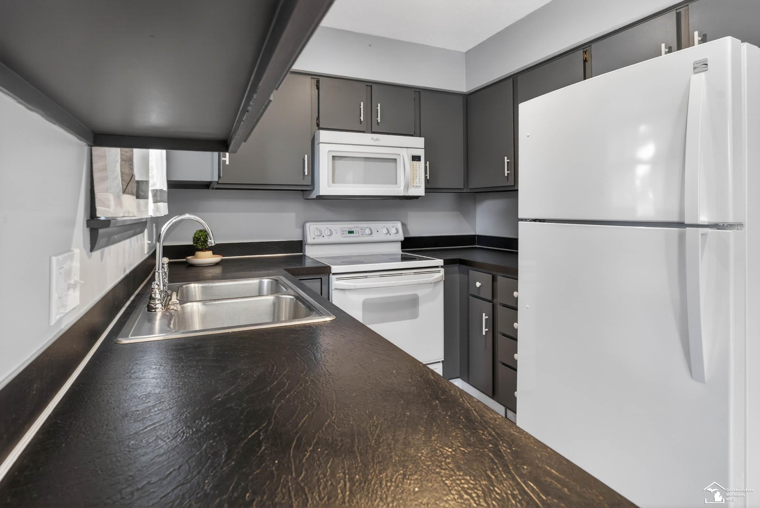 7576 Chapelview Court