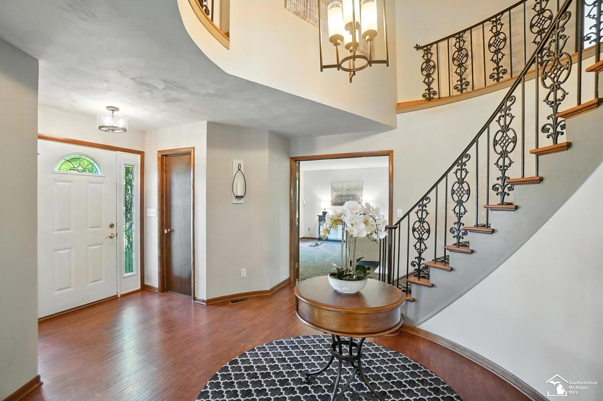 1060 Hollywood Drive