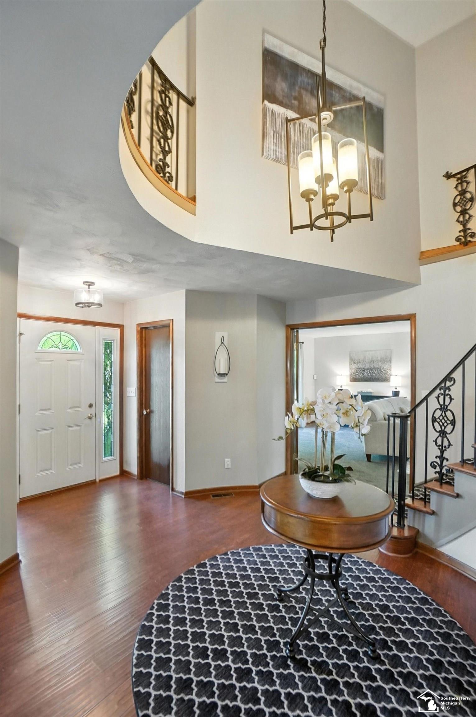 1060 Hollywood Drive