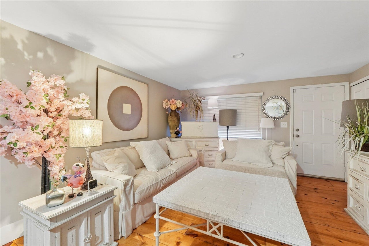 7 Burlingame Court