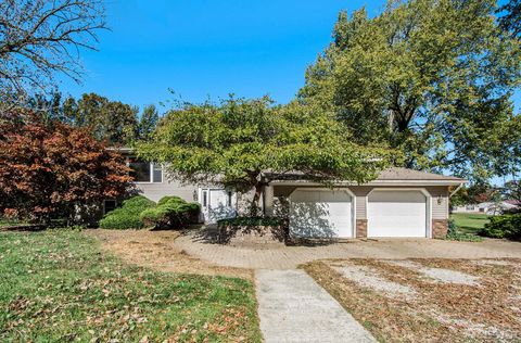 Photo of 3822 Sharp Rd Road, Adrian, MI 49221 (MLS # 50191898)