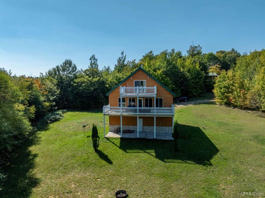 N8041 HARBOR VIEW DR, MUNISING, MI 49862 - Image 3dfd3e90ae5ad2ca02b093eafa63e6d4/1765555616