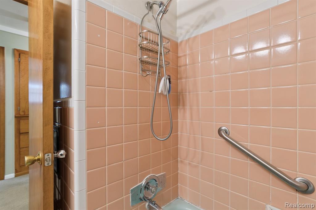 Allen Park, Michigan 48101, United States, 3 Bedrooms Bedrooms, ,2 BathroomsBathrooms,Residential,Active,204901