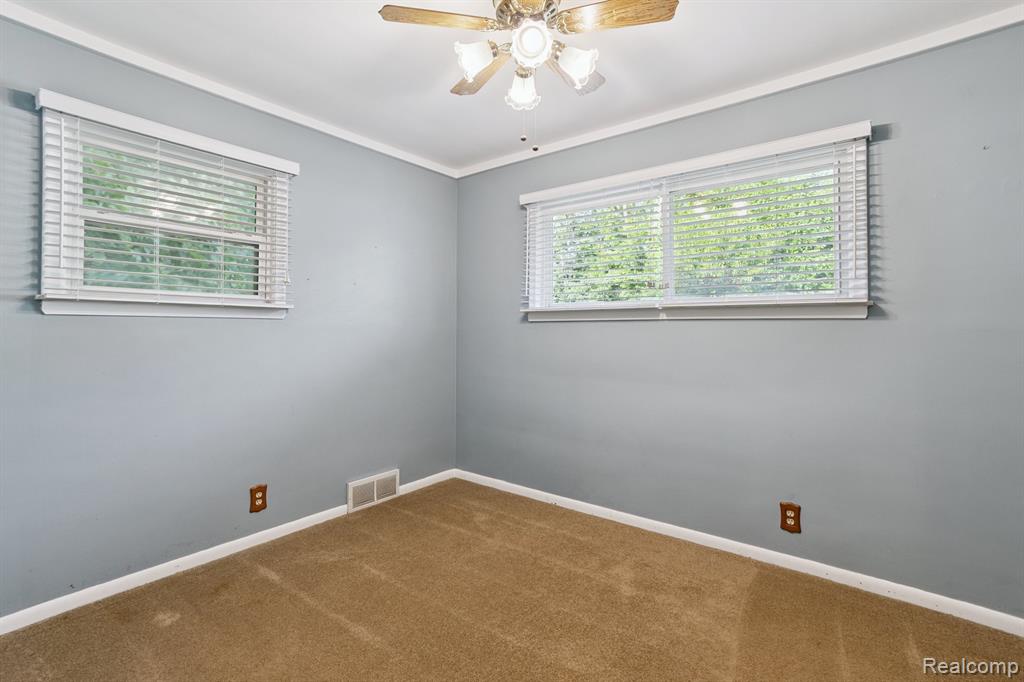 Allen Park, Michigan 48101, United States, 3 Bedrooms Bedrooms, ,2 BathroomsBathrooms,Residential,Active,204901