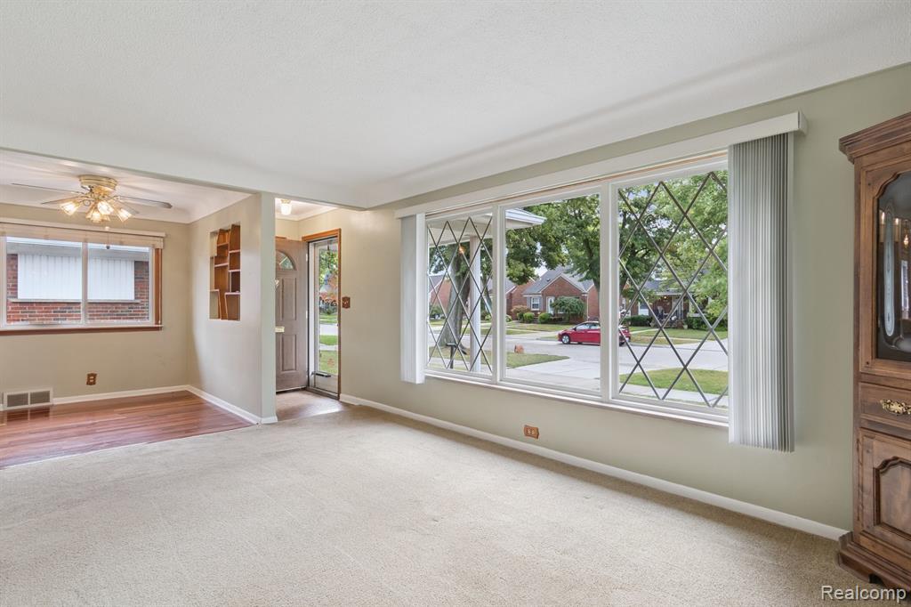 Allen Park, Michigan 48101, United States, 3 Bedrooms Bedrooms, ,2 BathroomsBathrooms,Residential,Active,204901