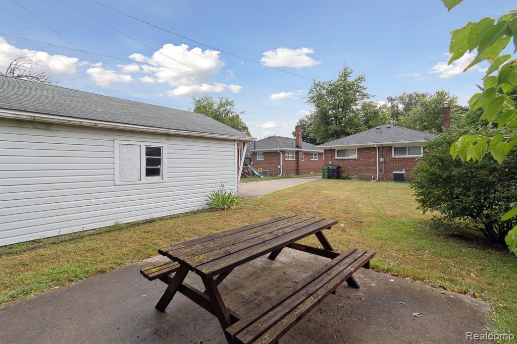 Allen Park, Michigan 48101, United States, 3 Bedrooms Bedrooms, ,2 BathroomsBathrooms,Residential,Active,204901