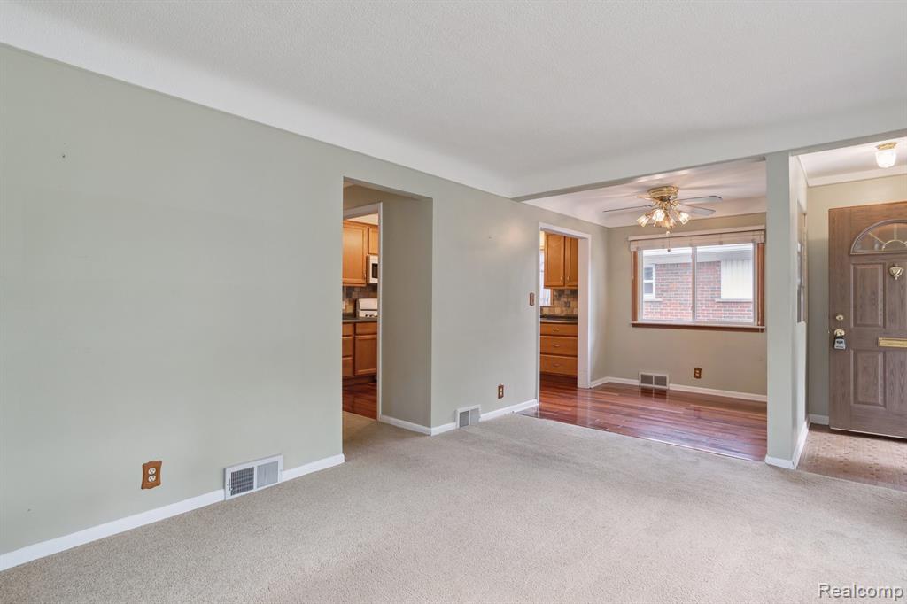 Allen Park, Michigan 48101, United States, 3 Bedrooms Bedrooms, ,2 BathroomsBathrooms,Residential,Active,204901