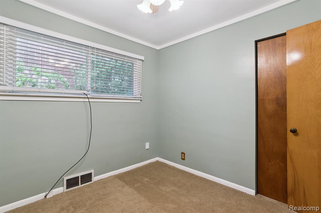 Allen Park, Michigan 48101, United States, 3 Bedrooms Bedrooms, ,2 BathroomsBathrooms,Residential,Active,204901