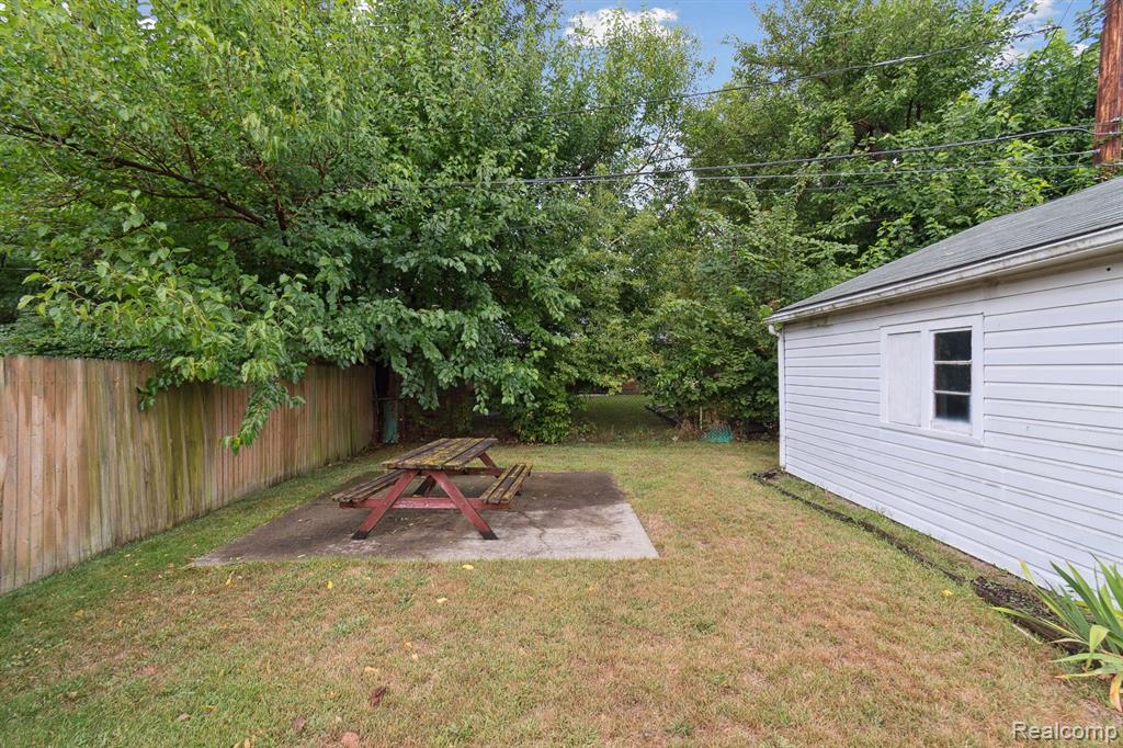 Allen Park, Michigan 48101, United States, 3 Bedrooms Bedrooms, ,2 BathroomsBathrooms,Residential,Active,204901