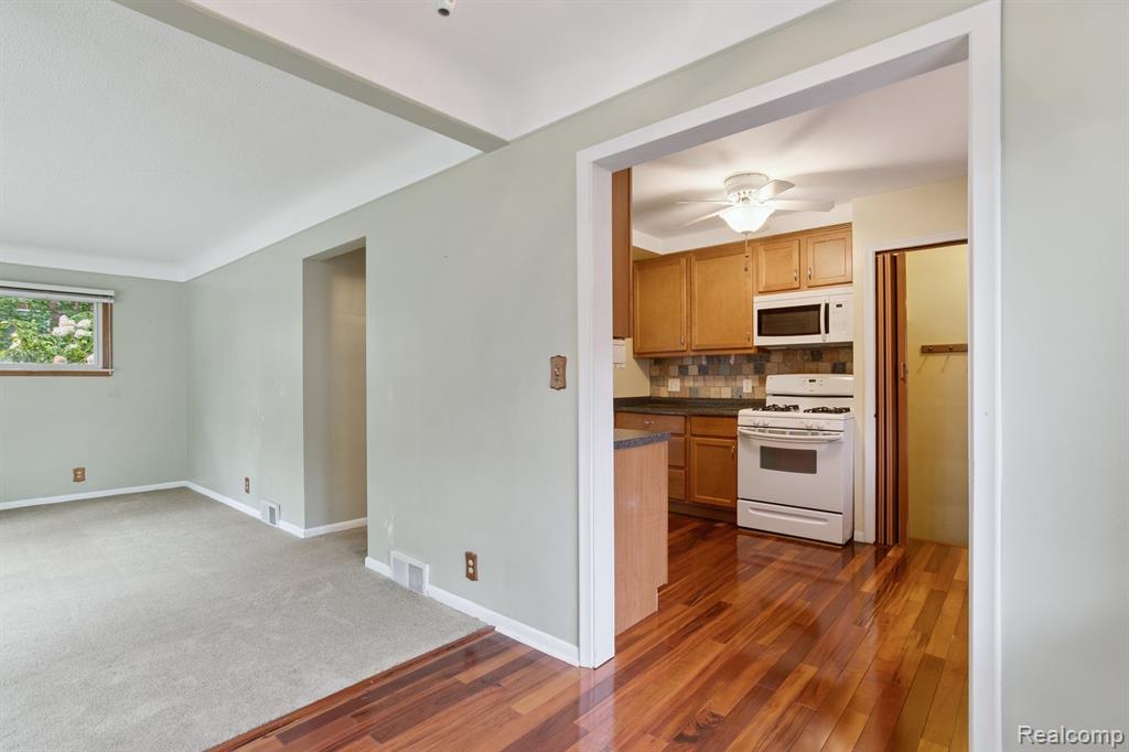 Allen Park, Michigan 48101, United States, 3 Bedrooms Bedrooms, ,2 BathroomsBathrooms,Residential,Active,204901