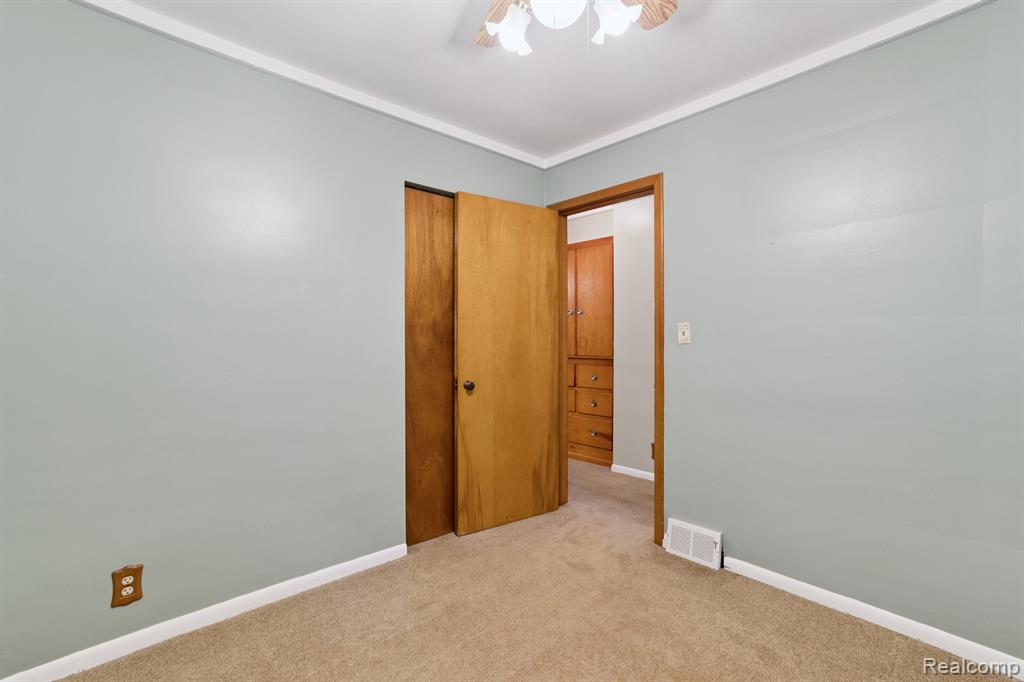 Allen Park, Michigan 48101, United States, 3 Bedrooms Bedrooms, ,2 BathroomsBathrooms,Residential,Active,204901