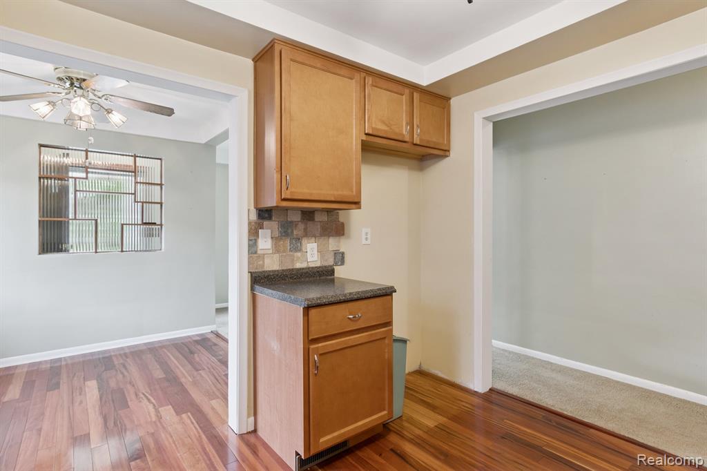 Allen Park, Michigan 48101, United States, 3 Bedrooms Bedrooms, ,2 BathroomsBathrooms,Residential,Active,204901