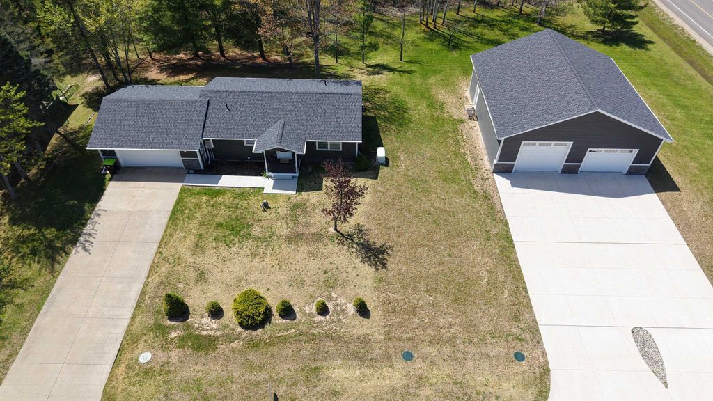 Photo of 1990 Huntington Circle, Gladwin, MI 48624 (MLS # 50207899)