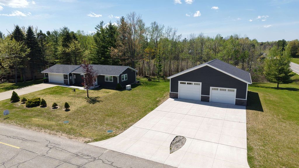 Photo of 1990 Huntington Circle, Gladwin, MI 48624 (MLS # 50207899)