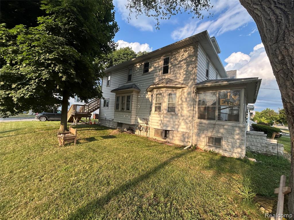 7 E Noble Avenue