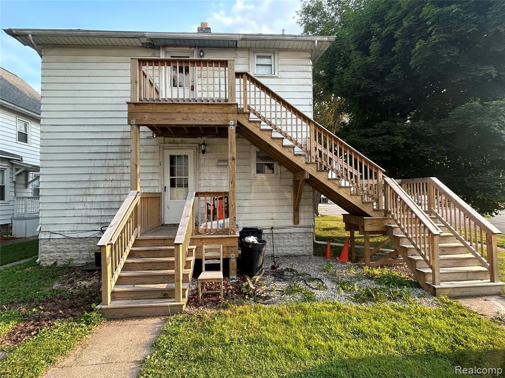 7 E Noble Avenue