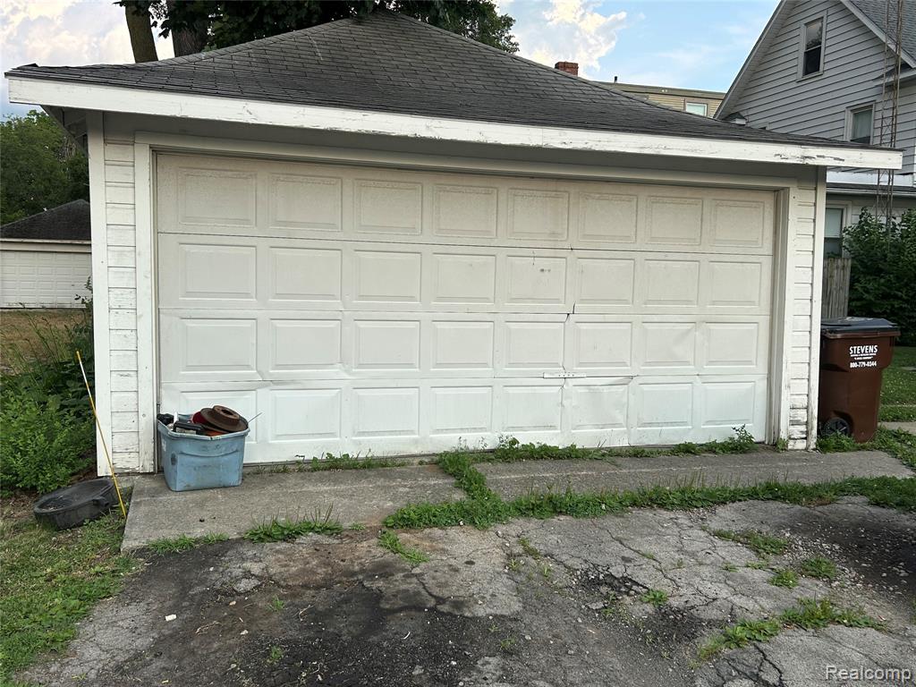 7 E Noble Avenue