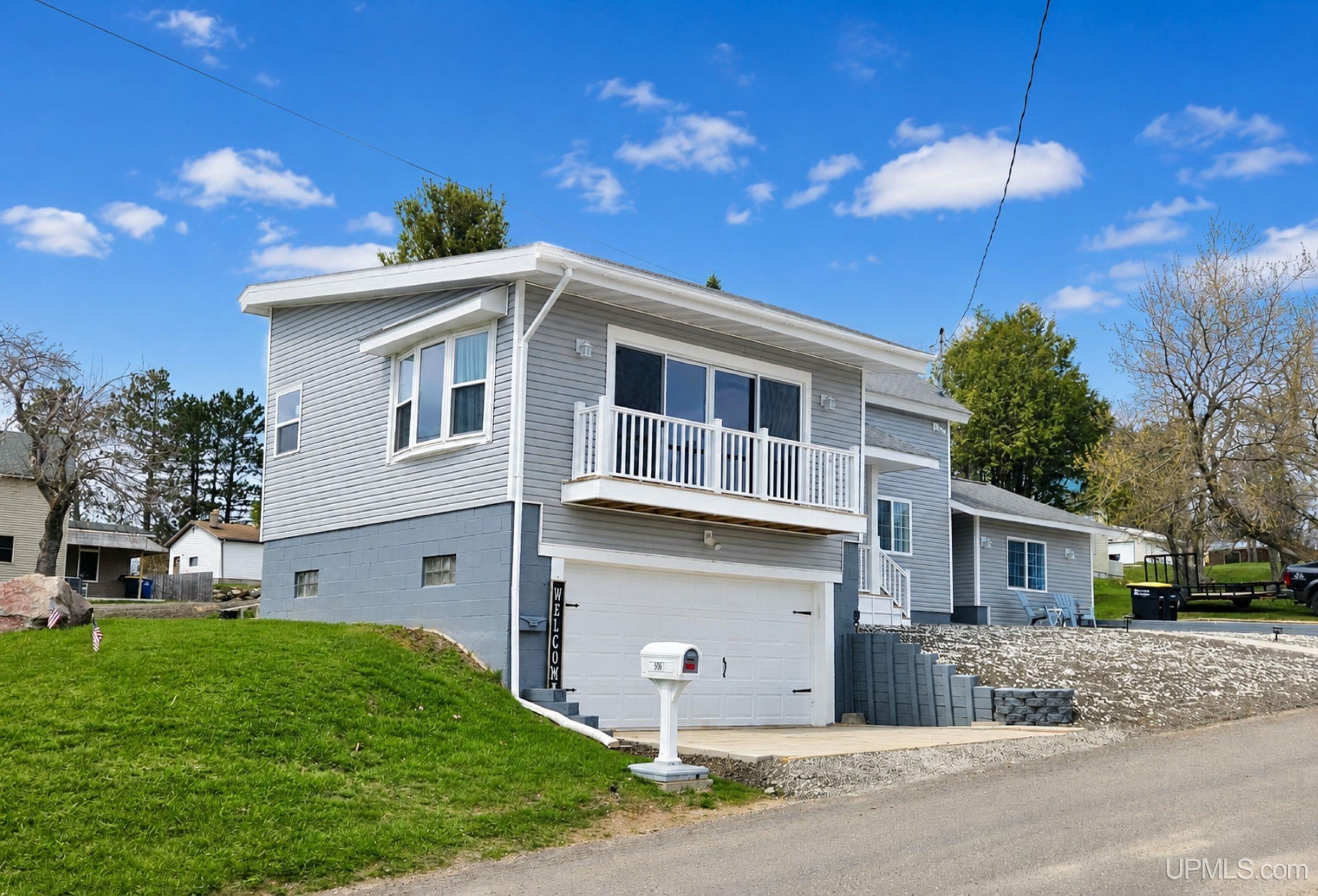 526 E Bundy Street