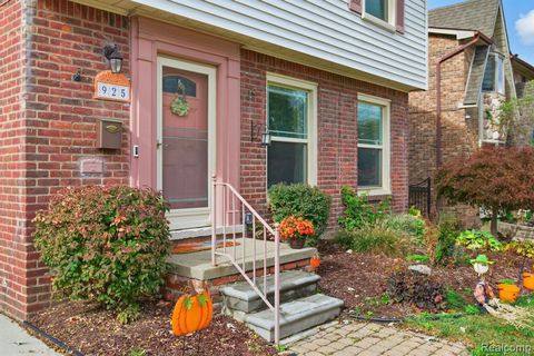 Photo of 925 N Mildred Street, Dearborn, MI 48128 (MLS # 60956647)
