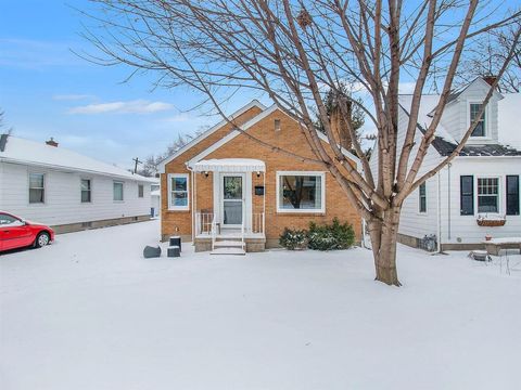 Photo of 902 Sibley Street, Grand Rapids, MI 49504 (MLS # 70513115)