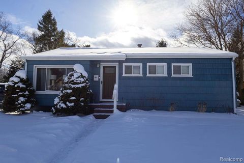 823 Southwood Drive Fenton MI 48430