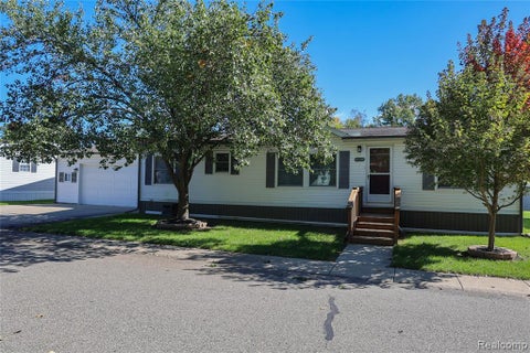 Photo of 429 Crimson King Circle,, Clarkston, MI 48346 (MLS # 61036615)