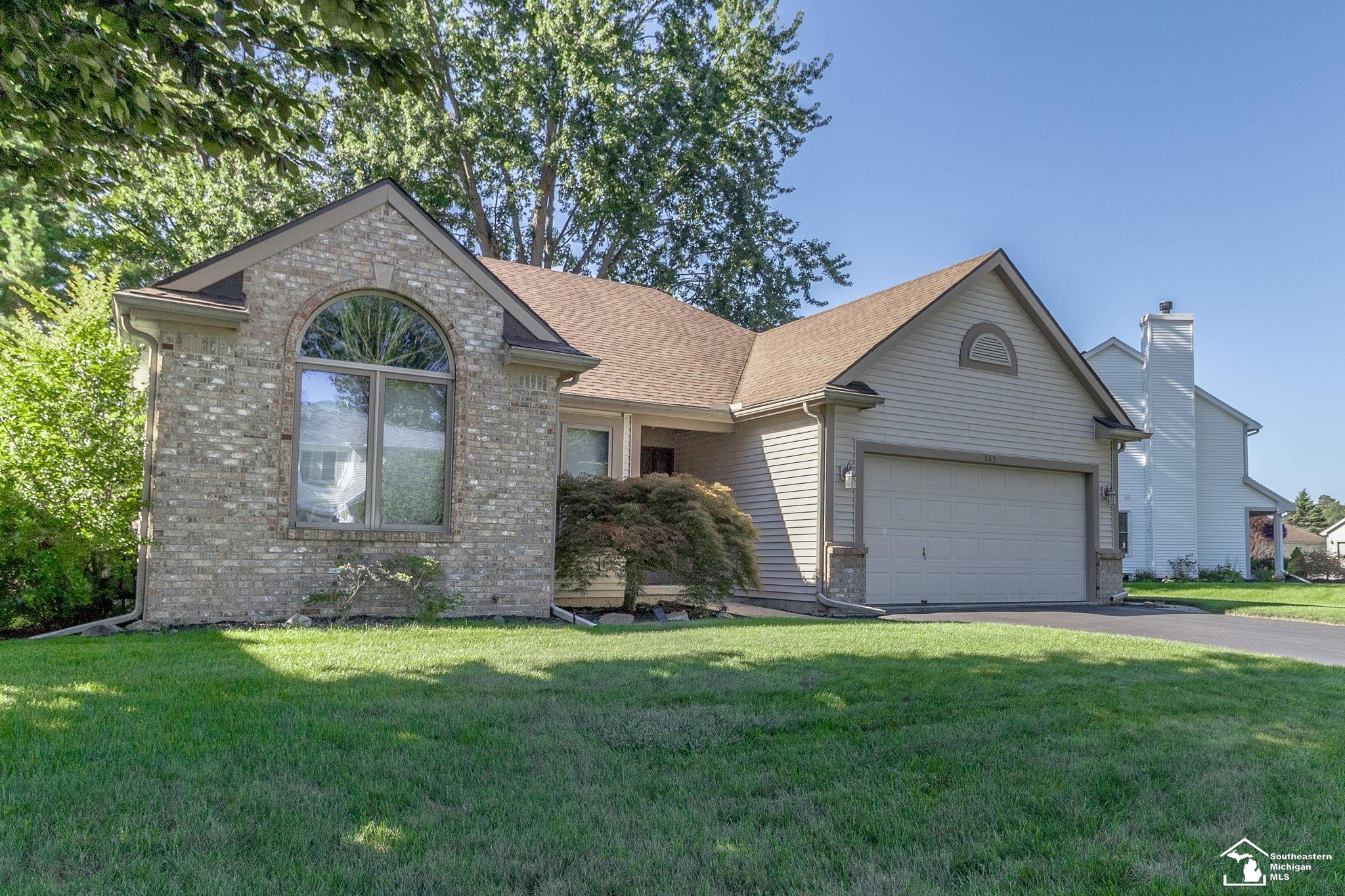 885 hickory creek Drive