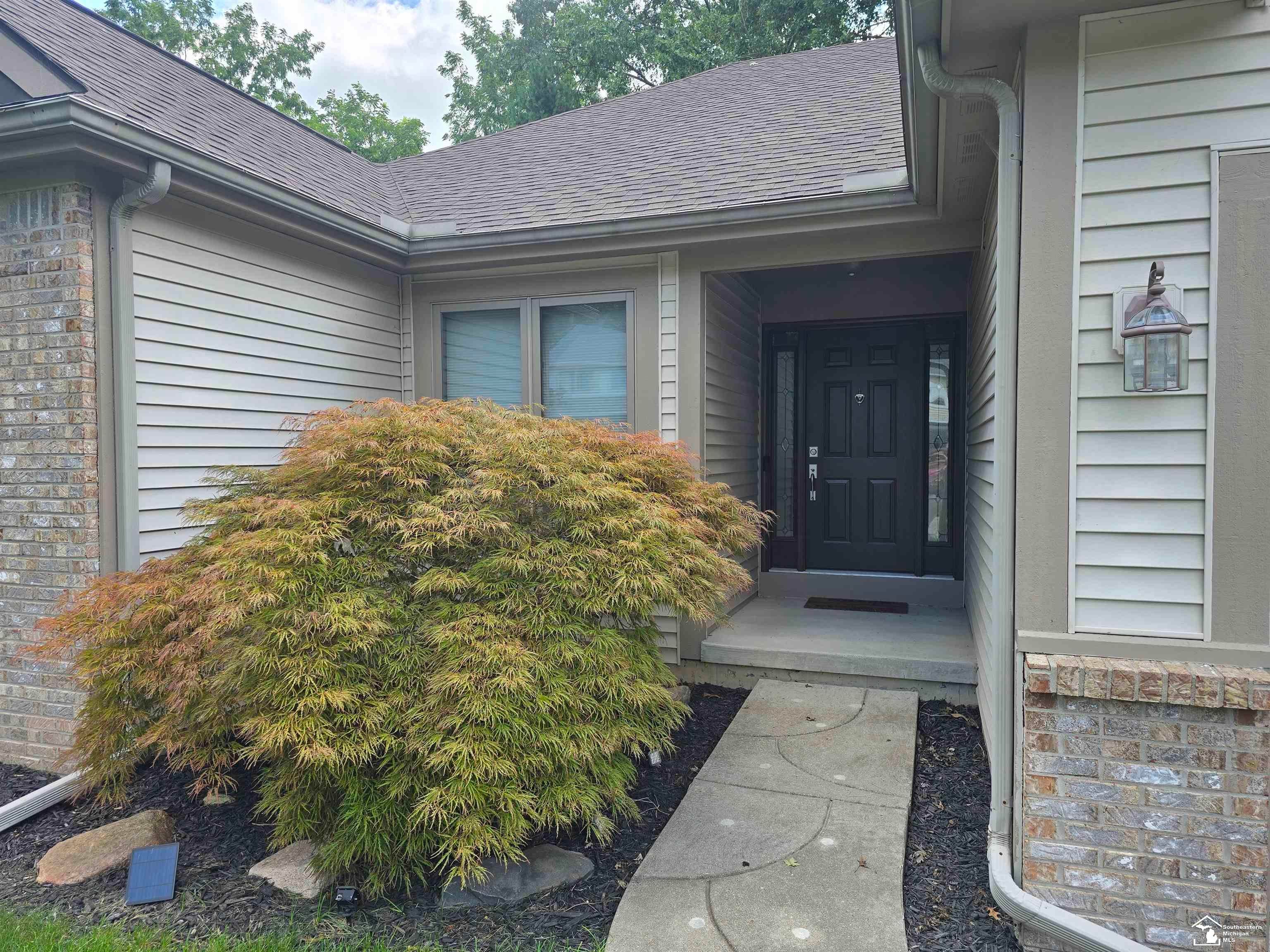 885 hickory creek Drive