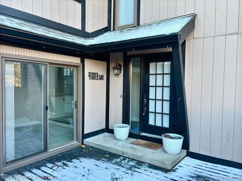 Photo of 5238 BRETT, West Bloomfield, MI 48322 (MLS # 60959286)