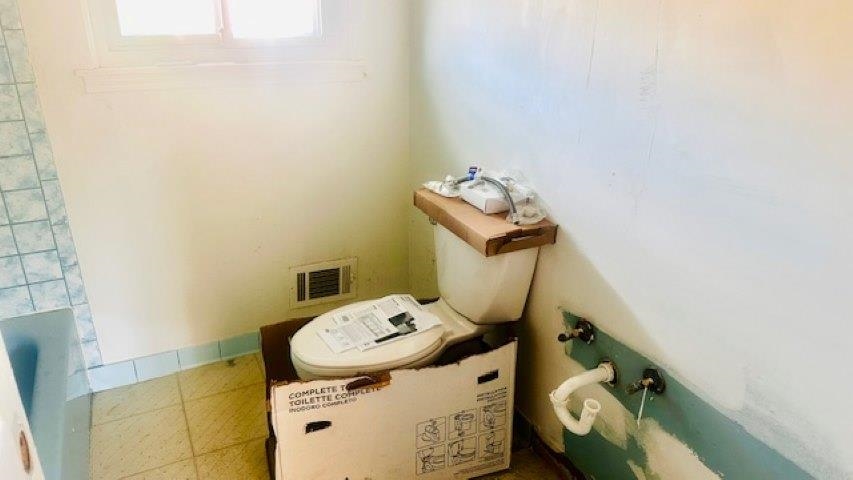 Mount Clemens, Michigan 48043, United States, 2 Bedrooms Bedrooms, ,2 BathroomsBathrooms,Residential,Active,231238